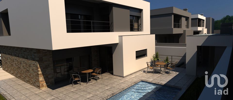 Terreno urbano em Lourinhã e Atalaia de 349 m²