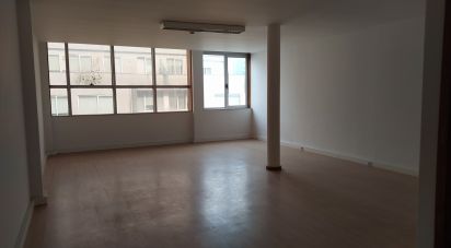 Loja / Estabelecimento Comercial em Barcelos, Vila Boa e Vila Frescainha (São Martinho e São Pedro) de 131 m²