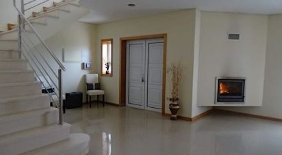Lodge T4 in Ouca of 302 m²