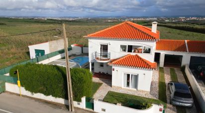 Casa T4 em São Pedro da Cadeira de 216 m²