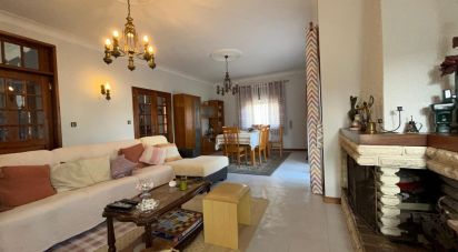 Moradia T3 em Palmeira de Faro e Curvos de 309 m²