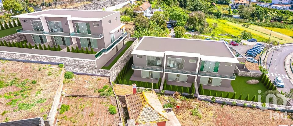 House T3 in Caniço of 185 m²