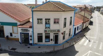 Prédio em Vieira de Leiria de 170 m²