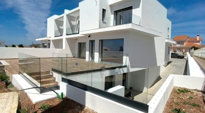 Moradia T4 em Igreja Nova e Cheleiros de 244 m²